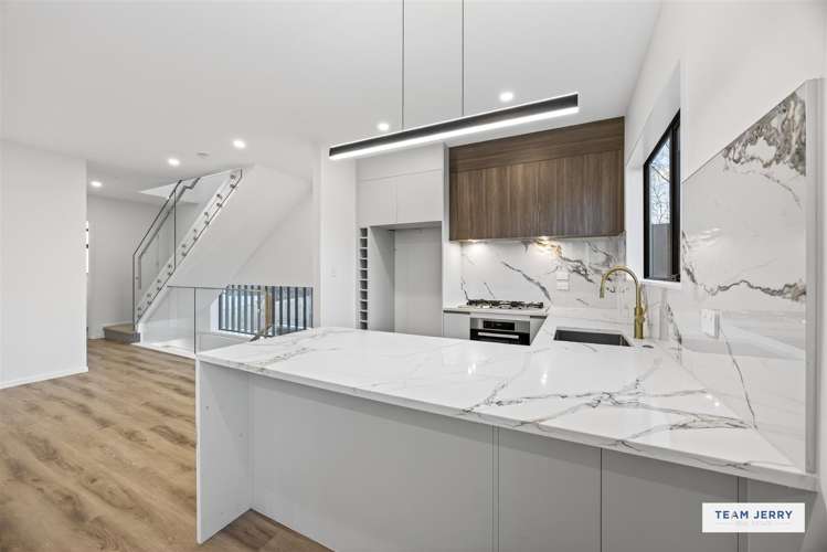 27 Jandell Crescent Bucklands Beach_3