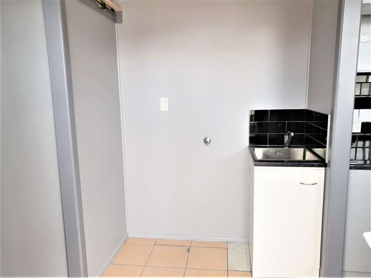 2/56 Royal View Road Te Atatu South_14