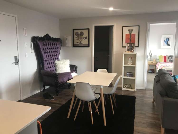408/23a-25 The Pines, Bute Road 1607_2