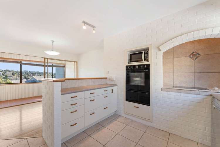 2/48 Mayfair Crescent Mairangi Bay_9