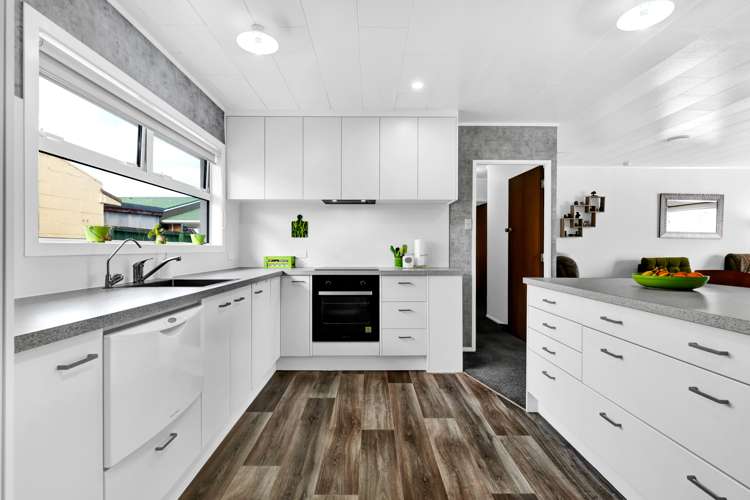 61 Murray Avenue Hawera_8