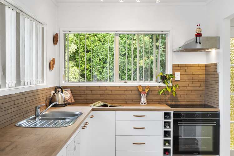 2/7 Hedge Row Sunnyhills_19