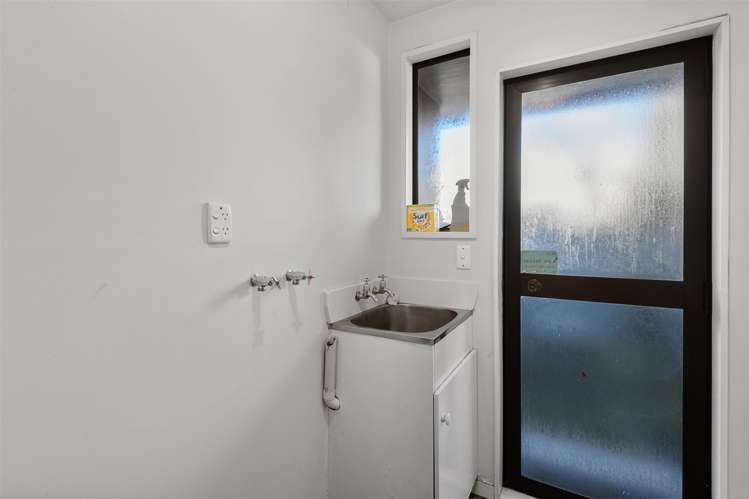 2/122 Tilford Street Woolston_10