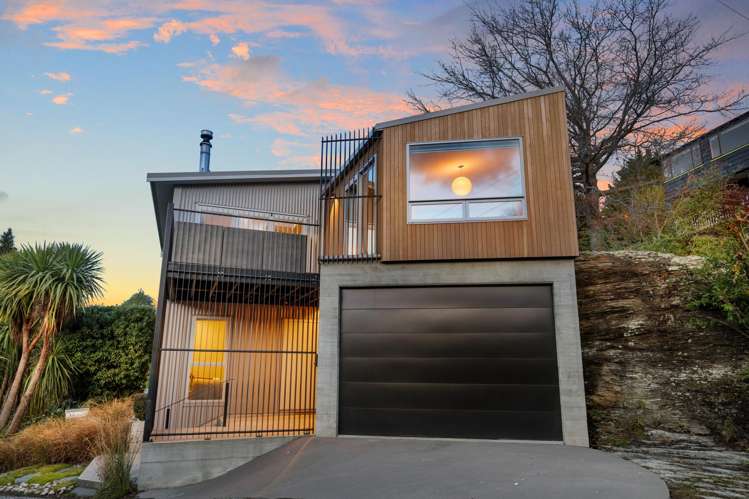 240 Peninsula Road Kelvin Heights_1