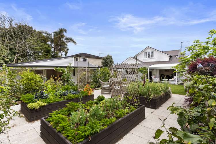 1 Fairholme Avenue Epsom_17