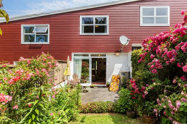 CITY-END KARORI LIVING WITH SUN AND STYLE