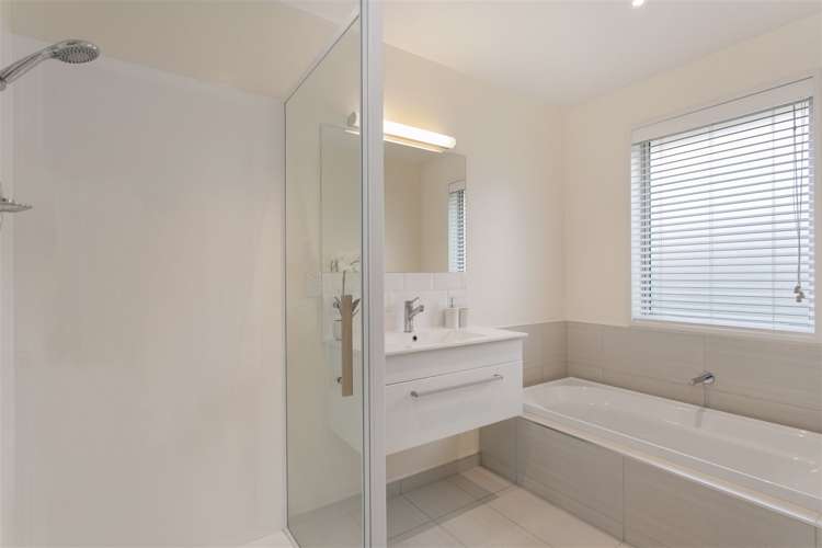 15 Acorn Close Waltham_17