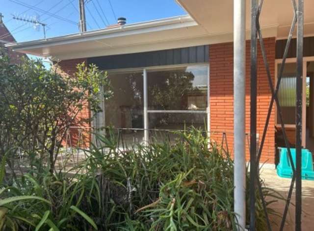 5 BEDROOMS - WAIPUKURAU