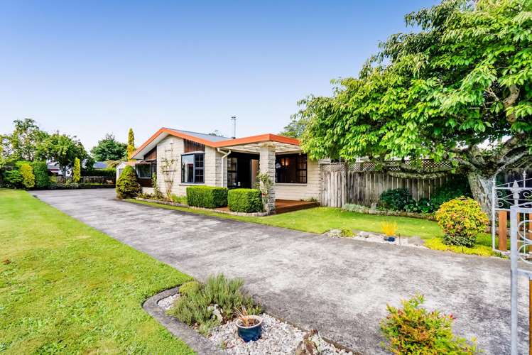 37 Pembroke Road East Stratford_1