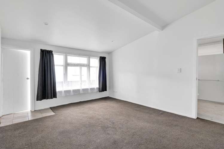76 South Road Manaia_25