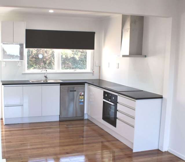 2/61 Ocean View Road Northcote_3