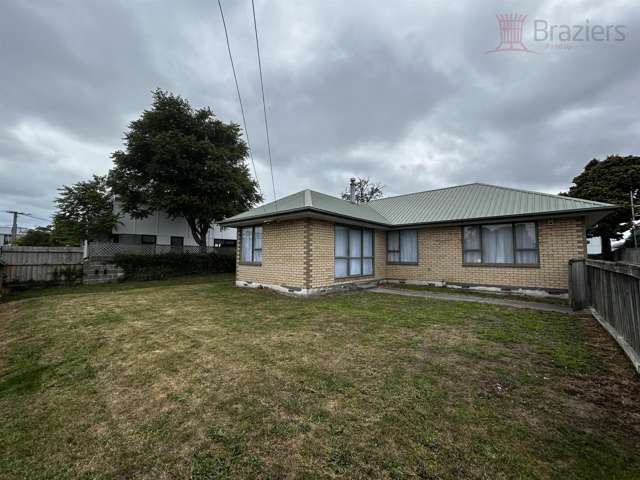 Spacious and Secure Three-Bedroom Home in Aranui