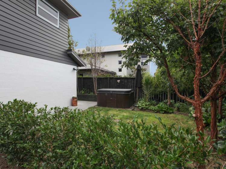 743 River Road Chartwell_14