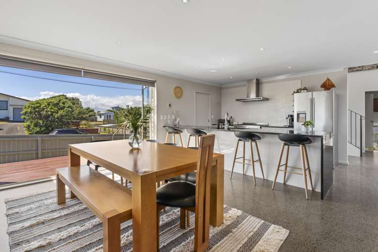 2 Kowhai Street Otaki Beach_8