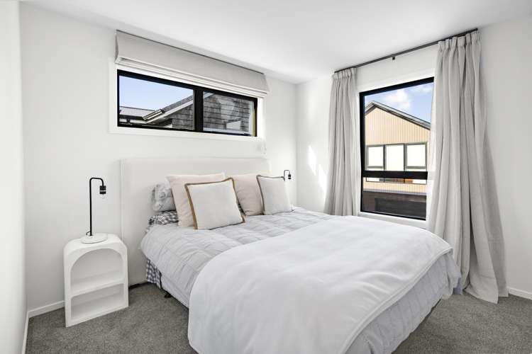 3/62 Queens Grove Hutt Central_12