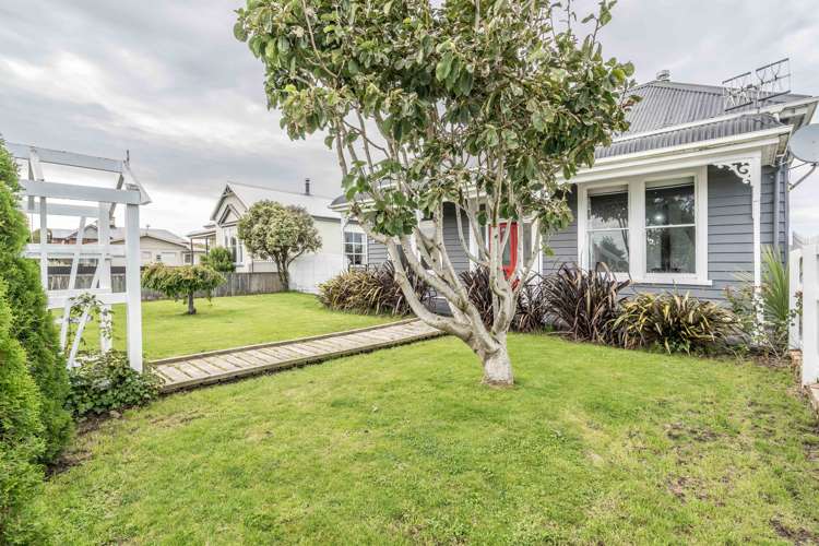 37 Avenal Street Avenal_12