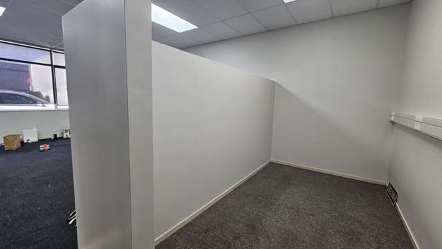 1/302 Eastbourne Street West Hastings_4