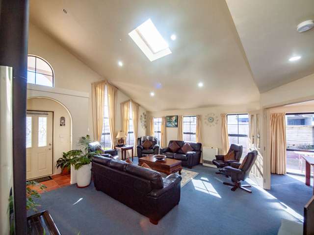 8 Silver Pine Avenue Woodridge_1