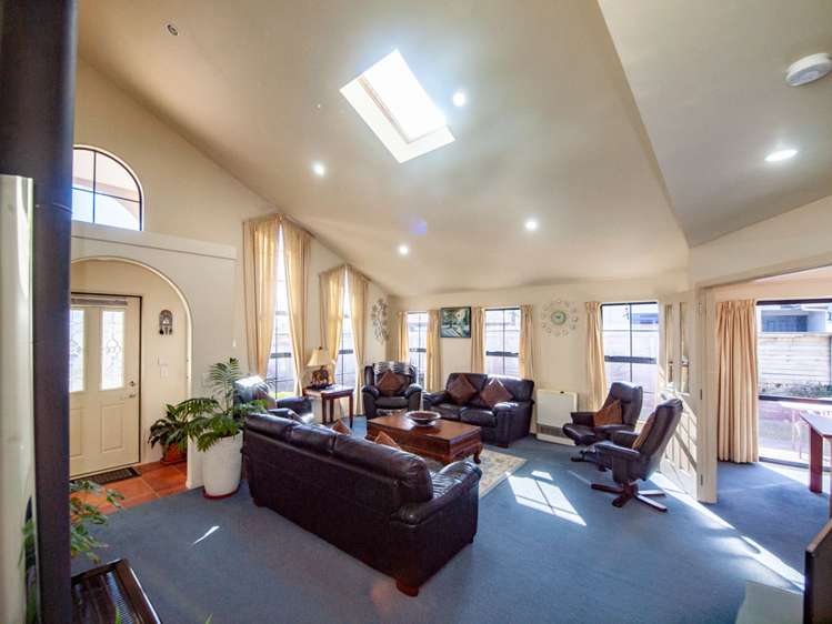 8 Silver Pine Avenue Woodridge_1