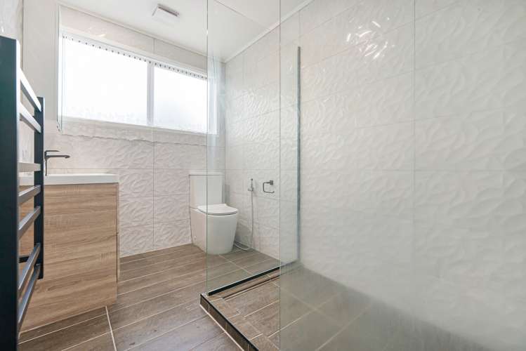 8 Riverview Road New Lynn_10