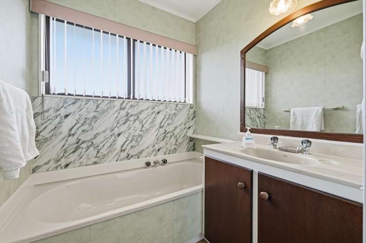 2/5 Milwaukee Place Glendene_12