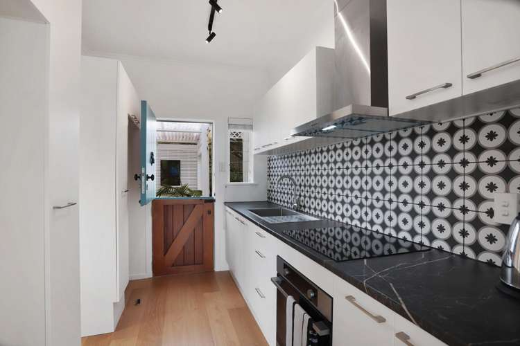 1125 Huia Road Huia_6