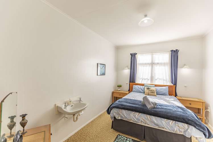 12 Seaview Road Herbertville_13