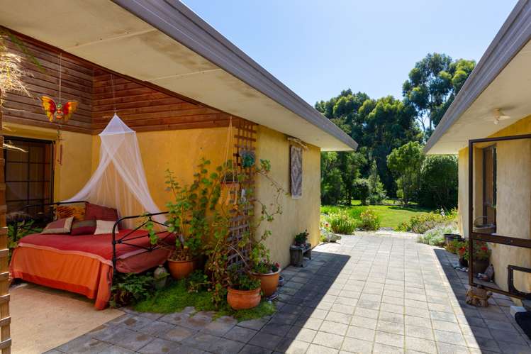 21 Neal Road Rarangi_14