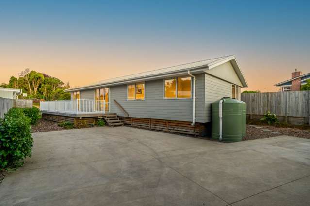 Stylish 4-Bed Family Gem in Opaheke Zone