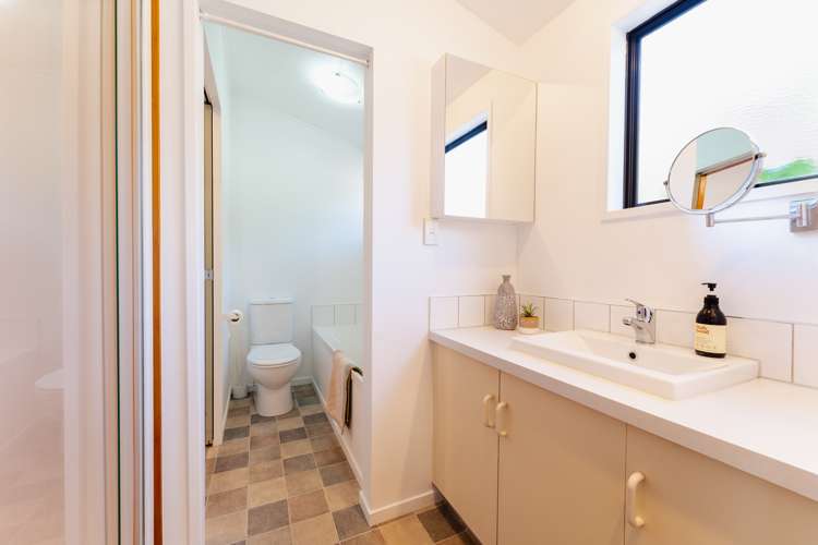 2 Jaffray Drive East Taieri_8