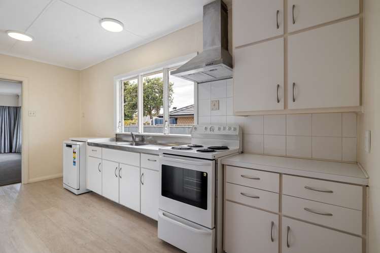 352 College Street_4