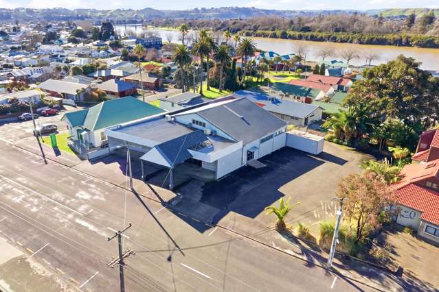 946sqm commercial facility with 20 on-site parks
