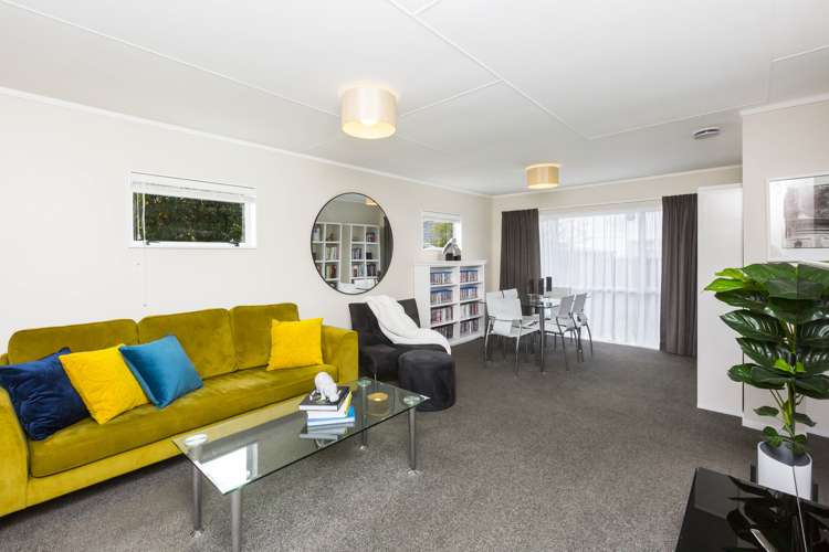 2/22 Barton Grove Naenae_1