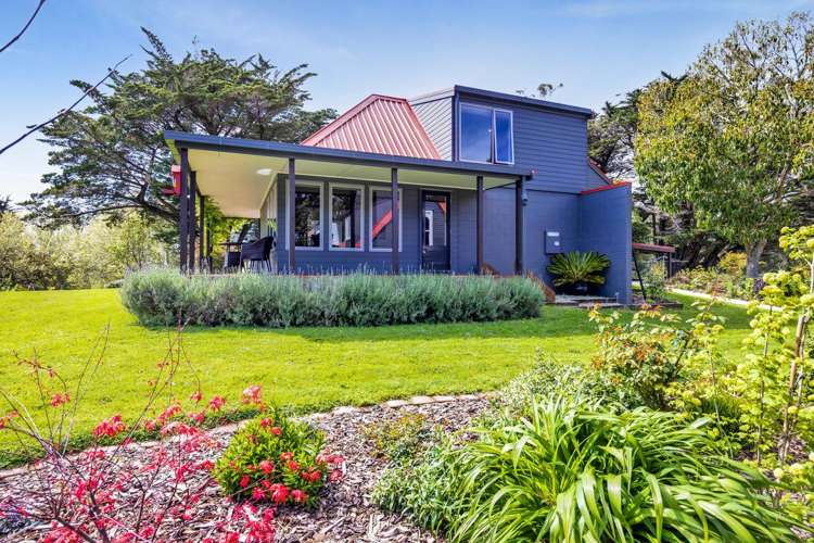 215 Cowling Road_0