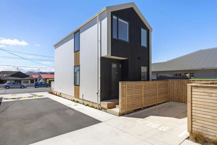 1/166 Queens Drive Lyall Bay_11