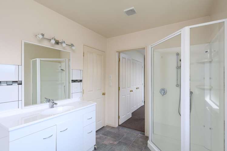 18 Olympus Way Richmond_8