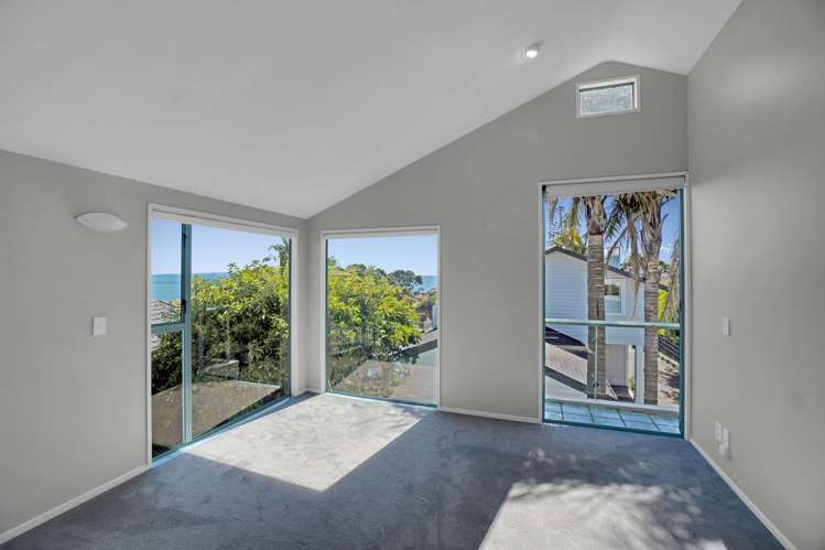2/42 Churchill Road Murrays Bay_10