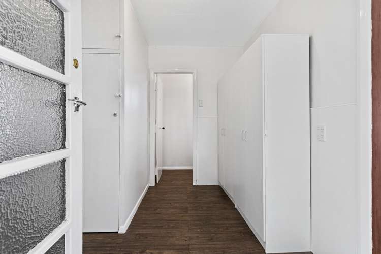 84 Glover Road Hawera_12