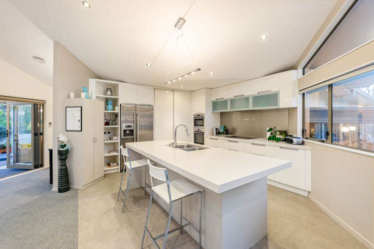 18 Oakford Park Crescent Greenhithe_13