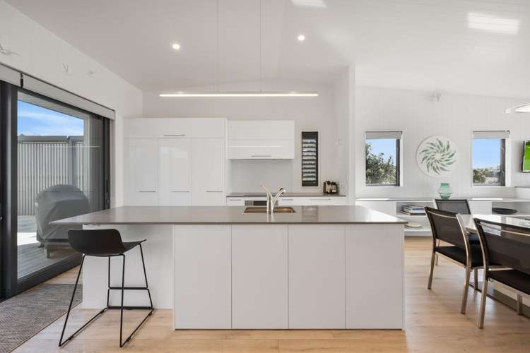 31 Taranga Road Langs Beach_10