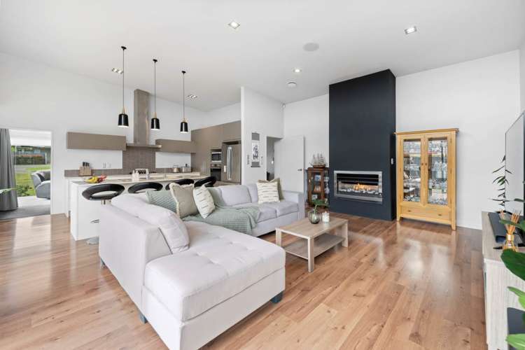 52 Intrepid Crescent Beachlands_8