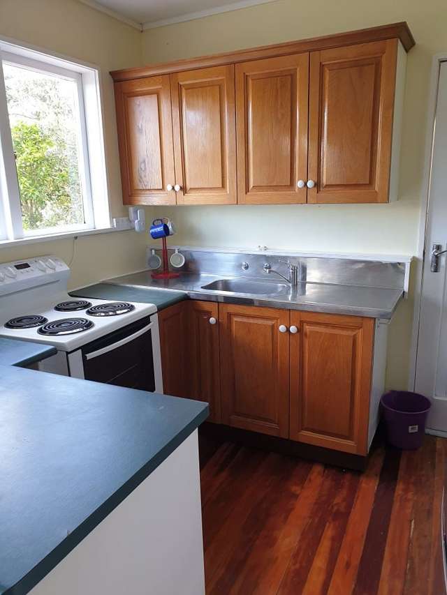 3 bedroom flat - Whiteware included - 2 Showers