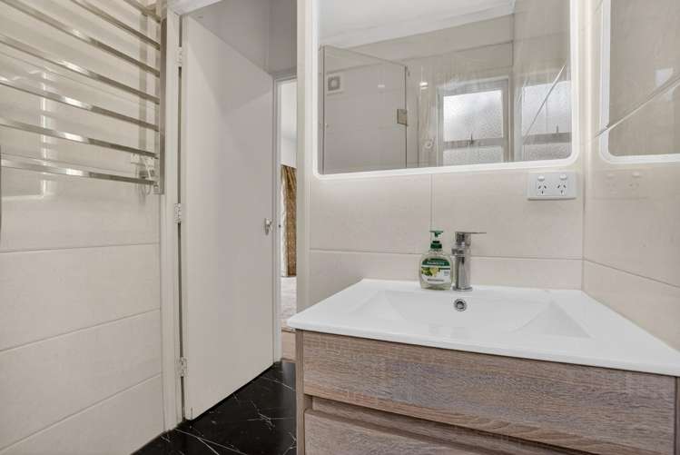 12 Garmons Way Castor Bay_16