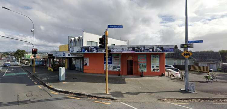 1081 New North Road_0