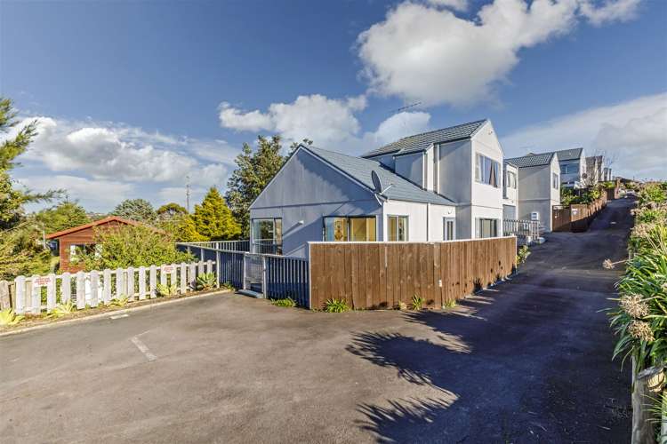 35 Highgrove Lane Totara Vale_4