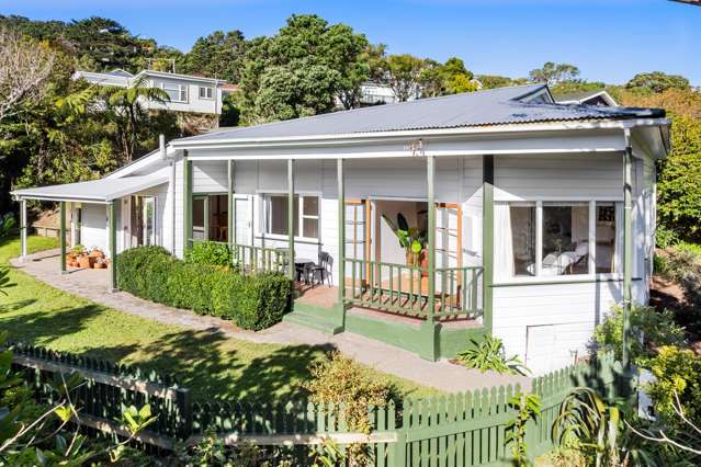 Sun-Filled Character in the heart of Ngaio