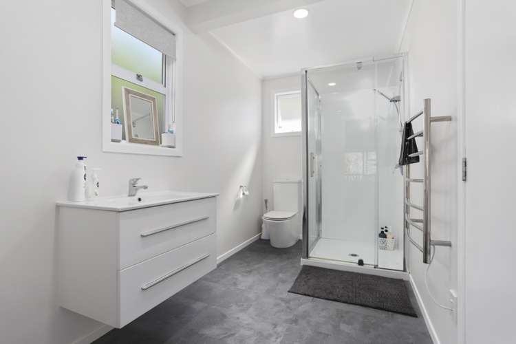 12 Rauhuia Crescent Parau_19