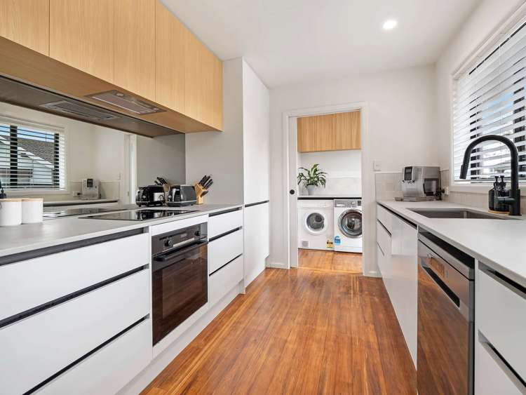 53 Woodbury Street Russley_8