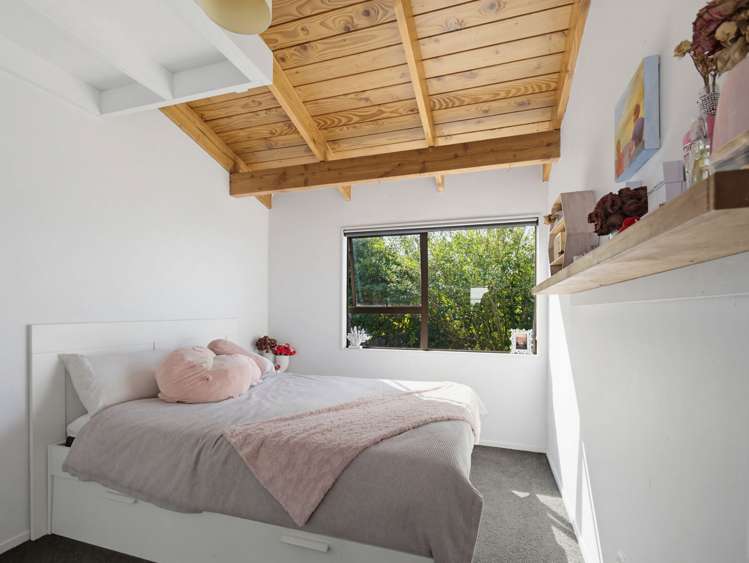 57 John Dee Crescent Red Beach_18