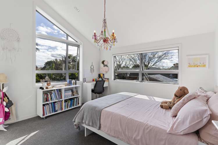 216 Riverside Avenue Point England_18